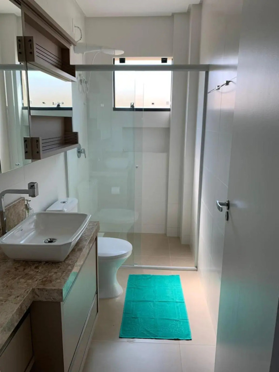 Lindo Apartamento no Mariscal, Bombinhas, com estacionamento e quintal, a 290 metros da praia do Canto Grande!!!