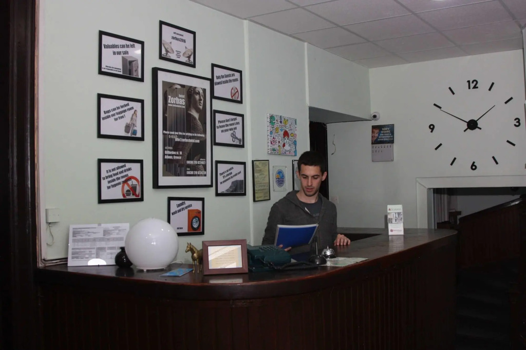 Zorbas Hotel - Hostel