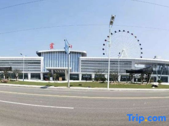 Yuezhijia Business Hotel (Huoshan Ferris Wheel Passenger Transport Center)