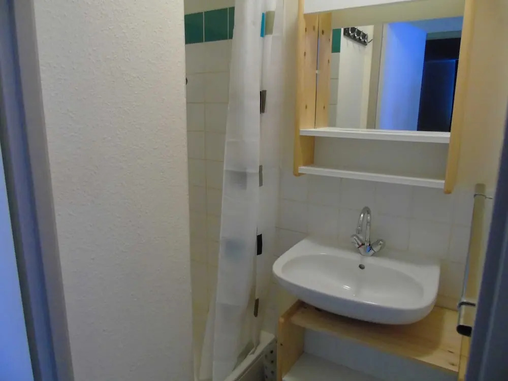 Lou Services Apartment CB25 LSI 001