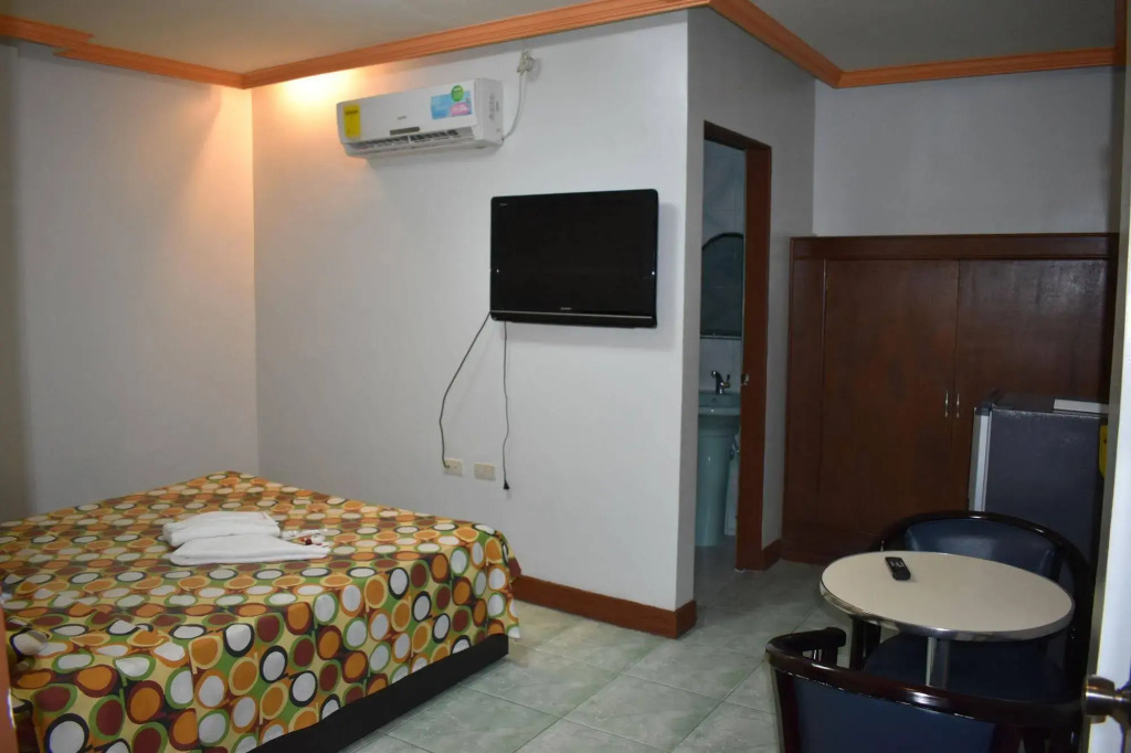 OYO 701 R-kings (former Tomobe Hotel And Restaurant)