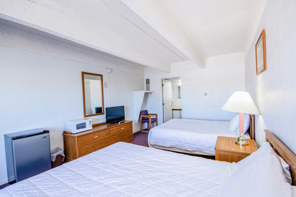 OYO Crossroads Inn