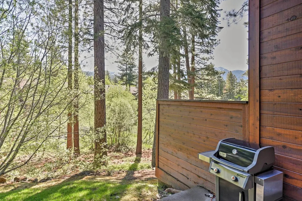 Incline Village Townhome w/ Forest-view Deck