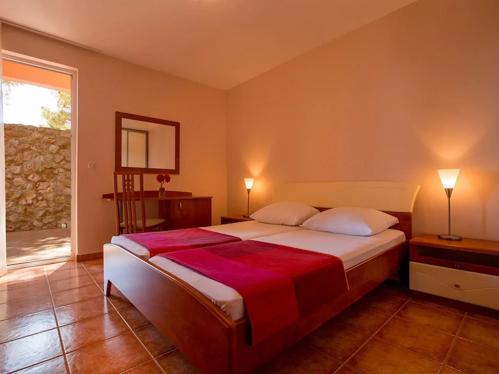 Apartment with Sea View And Ac, 12 Km From Sibenik