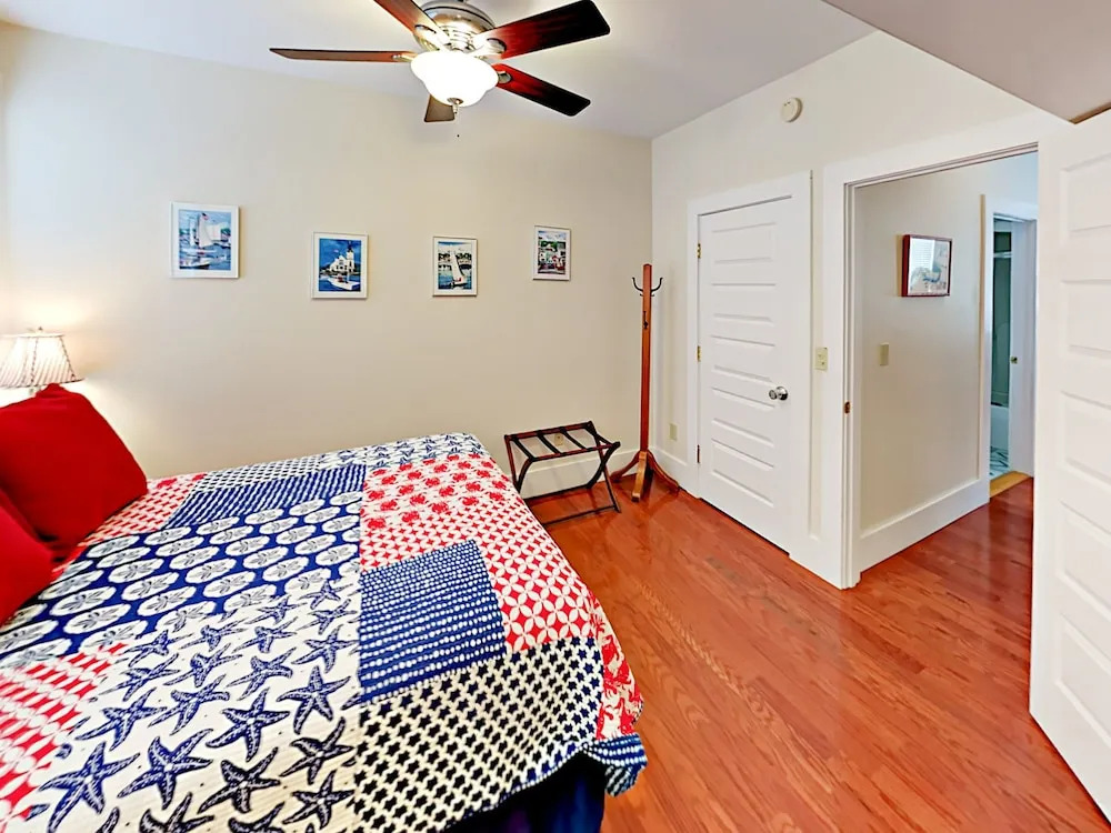 Downtown Boothbay Harbor Apartment by RedAwning