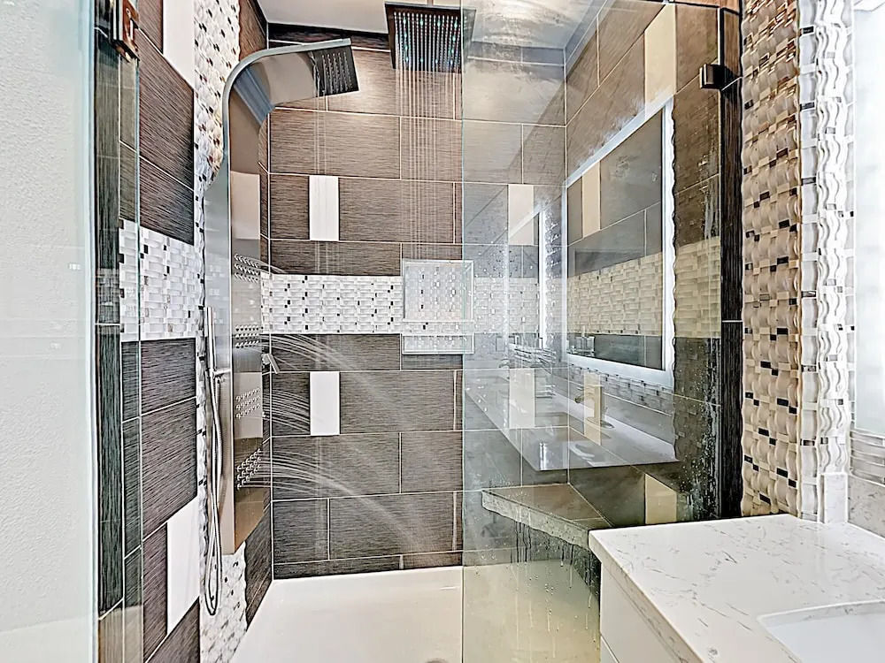 Stunning Beach W/ Pool, Views, Bar & Arcade 3 Bedroom Condo