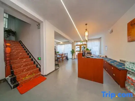 Phoenix Ancient City Warm Heart Pavilion Homestay