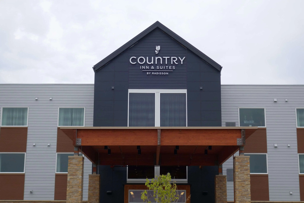 Country Inn & Suites by Radisson, Ft Atkinson, WI