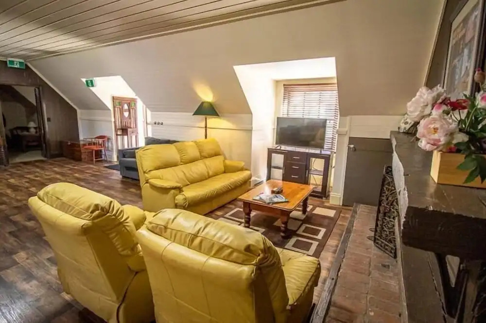 Gold Mine Guest House and Cafe