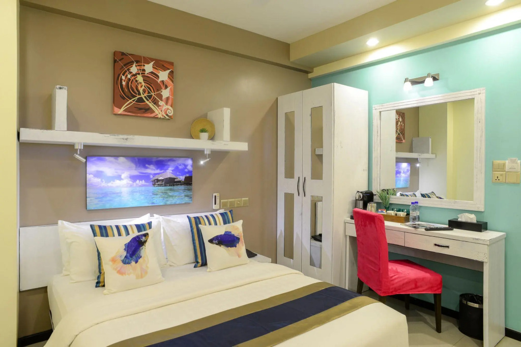 Laze by Somerset Inn