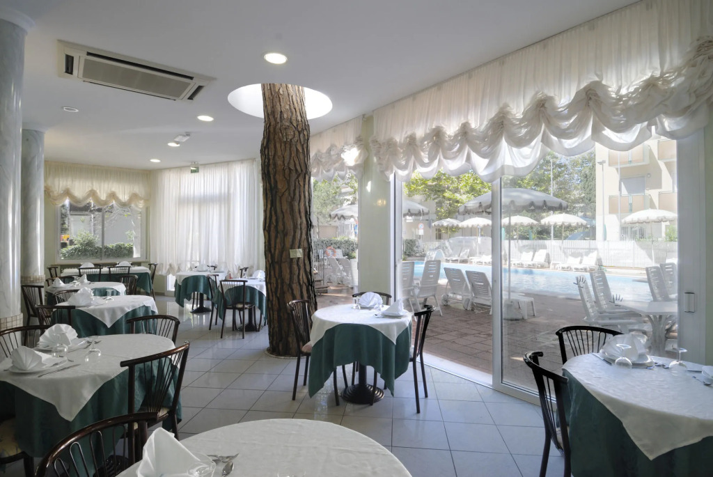 Hotel Villa dei Fiori - sul mare con piscina