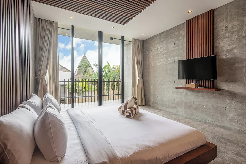 Modern 4 BR villa heart of Canggu 8mins to beach