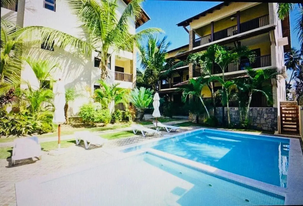 Lovely Beachfront 2 bedrooms condo with 2 pools