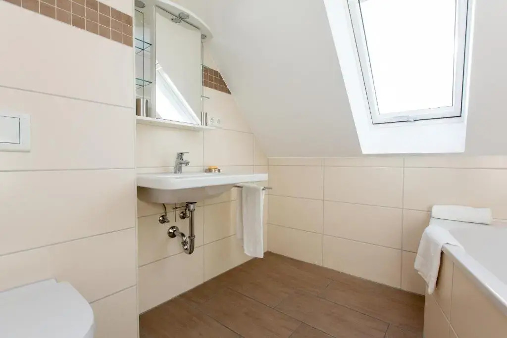 4 Zimmer Maisonette 3 Balkone optional Bootsliegeplatz Haus 6 A6