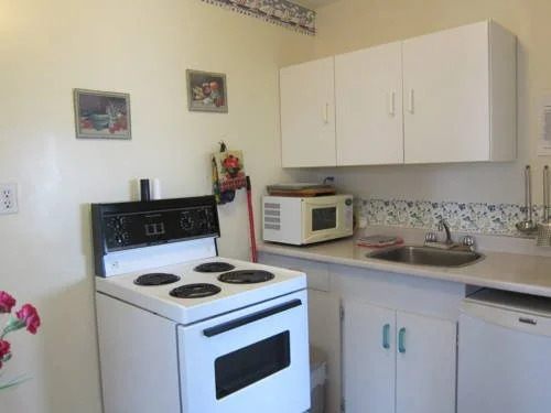 Baybreeze Motel & Cottages