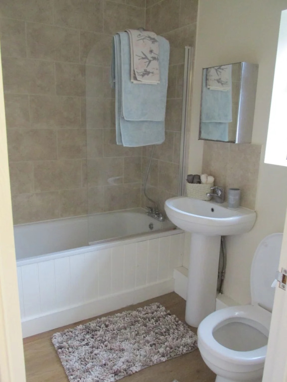 The Quiet & Cosy Fulham Reach Crib