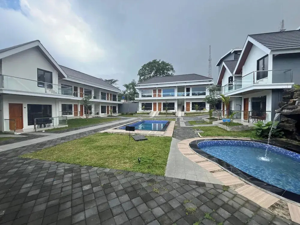 Grand Wijaya Hotel dan Villa Sarangan
