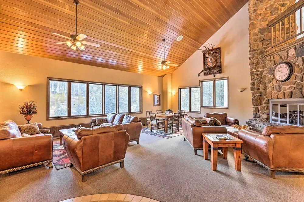Cozy Ski-in/out Winter Park Studio w/ Hot Tubs!