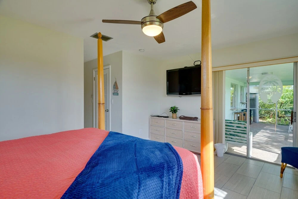 Dock & Screened Porch: Waterfront Cape Coral Home