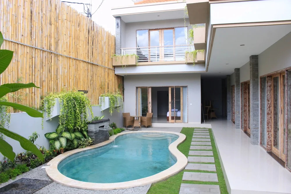 Rusty Seminyak