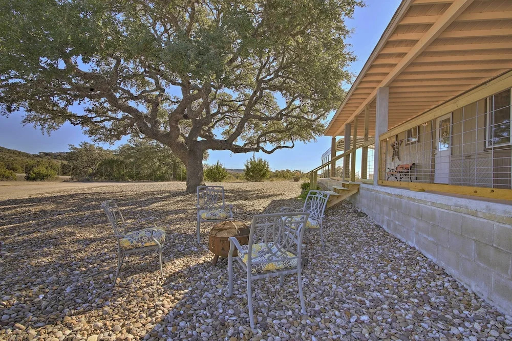 Updated Cabin w/ Fire Pit - 1 Mile From Downtown!