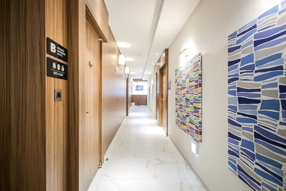 Brooks Business Hotel