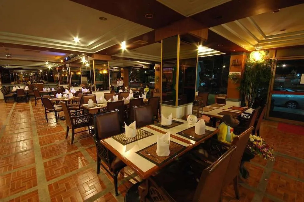 Lopburi Inn