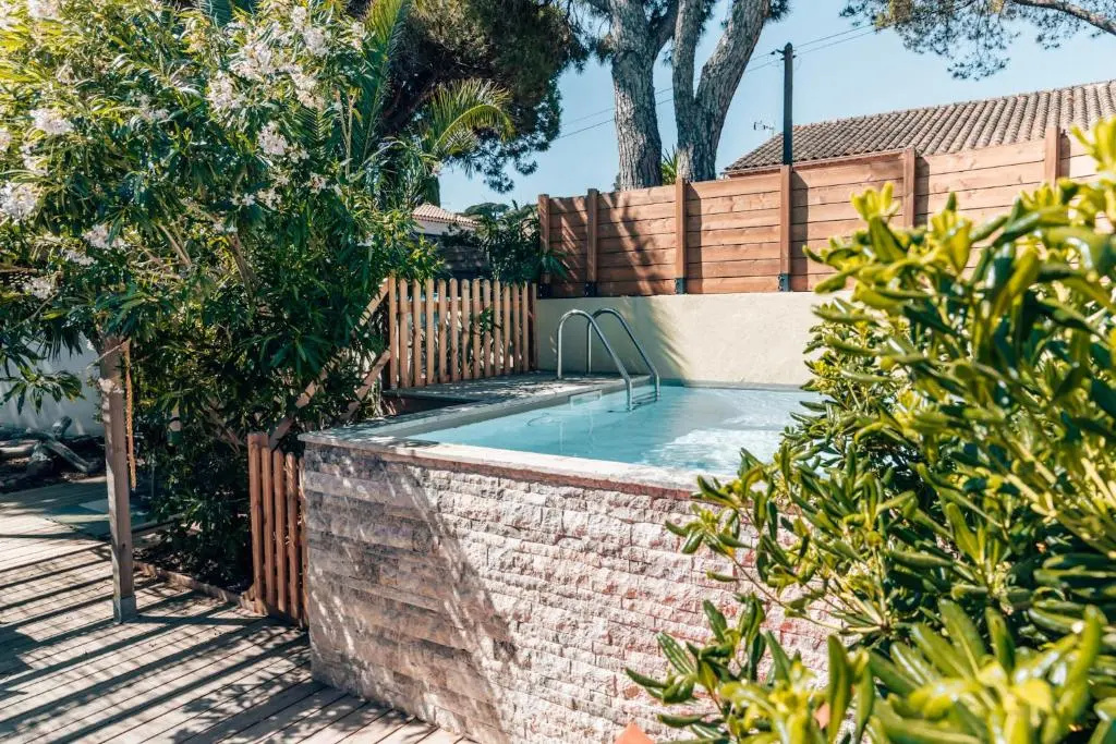 Maison Familiale avec Piscine Privée, plage à pied, Frais Obligatoires à régler à l'arrivée, Linge 15e par pers & Ménage 70e par séjour voir profil Mandatory fees in cash to be paid on arrival linen 15e per person 70e housekeeping per stay