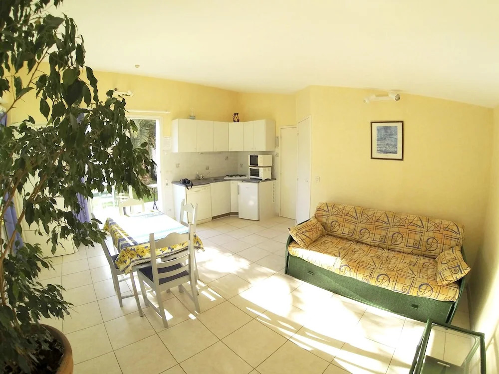 House With one Bedroom in Agde, With Pool Access, Enclosed Garden and