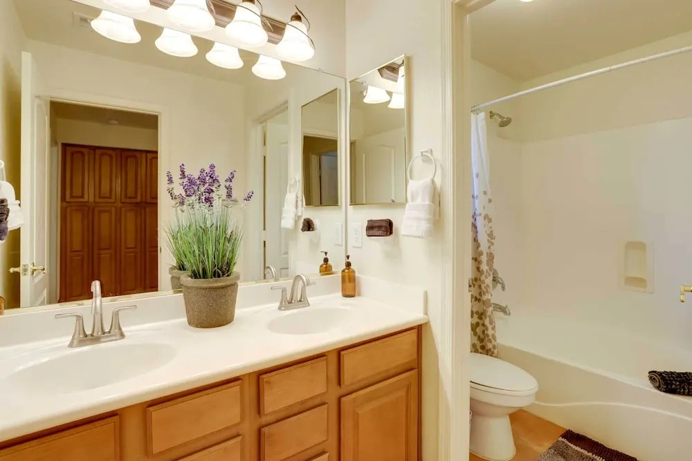 Gorgeous Goodyear Home w/ Pool & Hot Tub!