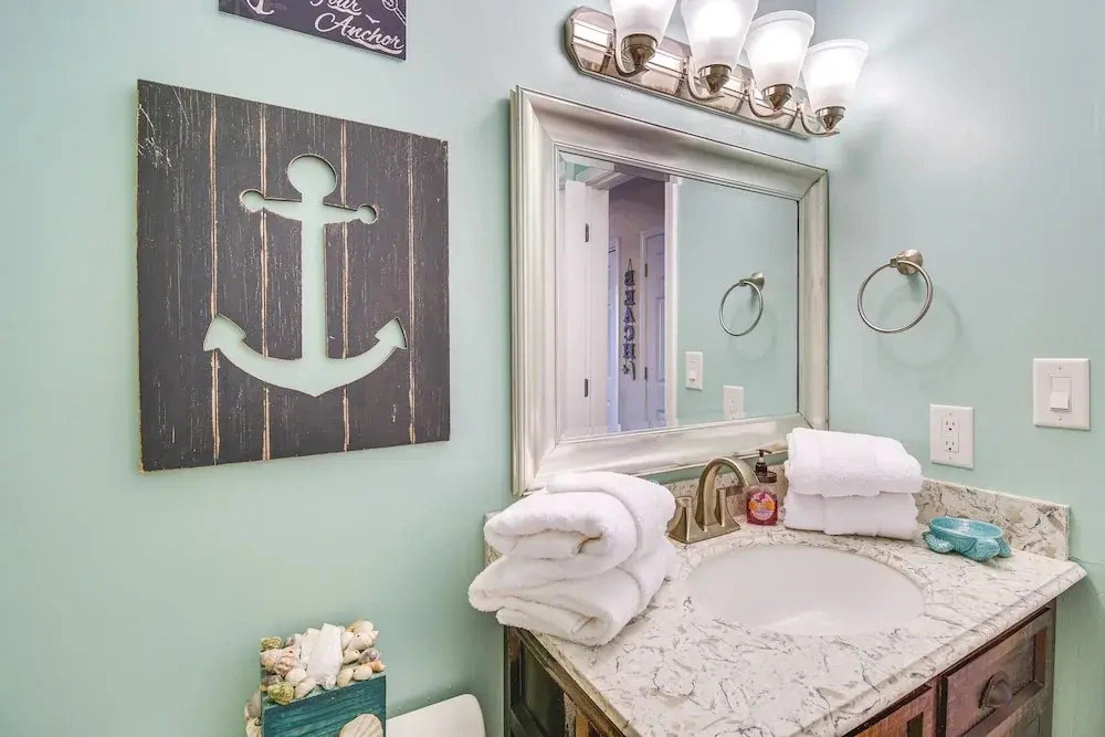 Gulf Shores Condo w/ Balcony: 2 Mi to Fort Morgan