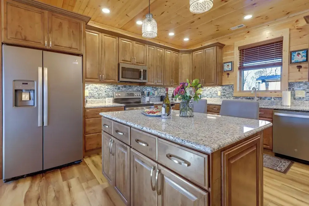 Majestic Mountain Views: Sevierville Escape!