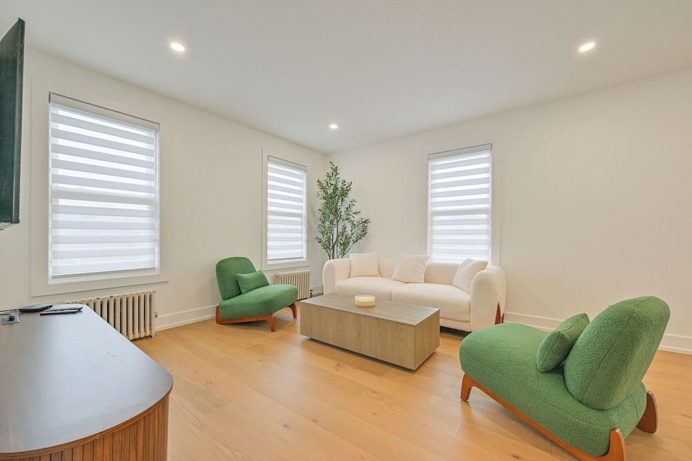 Easy NYC Access! Yonkers Apt 1/2 Mi to Metro-north