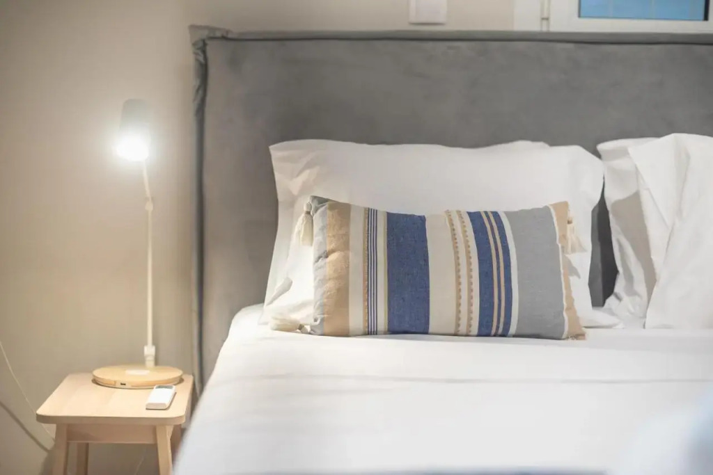 Stylish 2BDR Apt by Acropolis