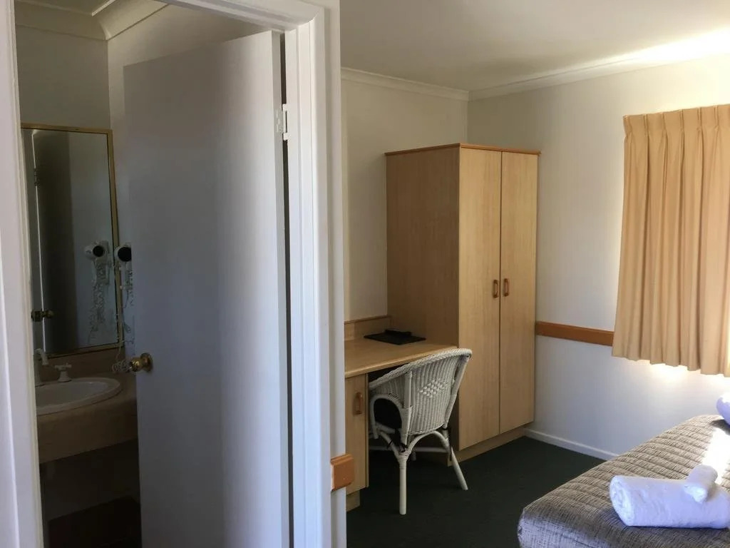 Warwick Vines Motel