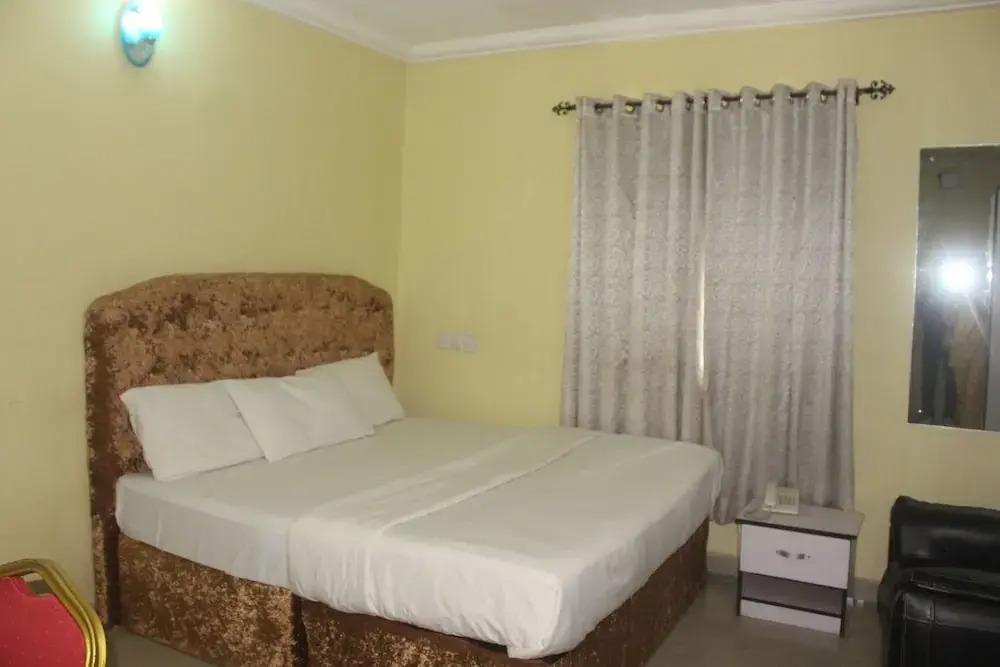 De Milton Hotel and Suites