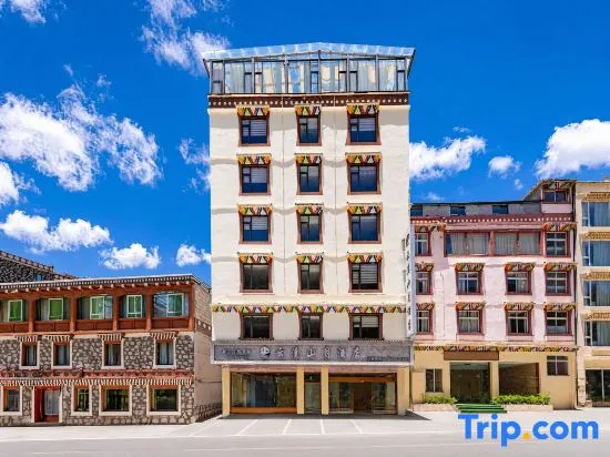 Yunxi Mountain and Moon Hotel