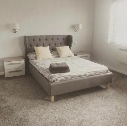 Malva - Modern 2 Bedroom Bungalow in Wick Sleeps 4 with private parking - NC500 Route