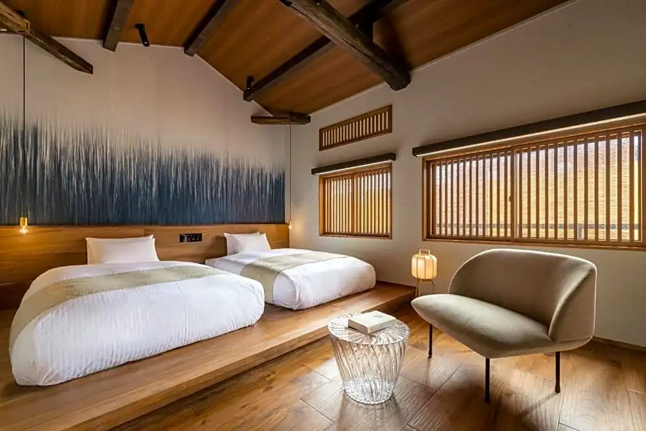 Nazuna Kyoto Tsubaki St