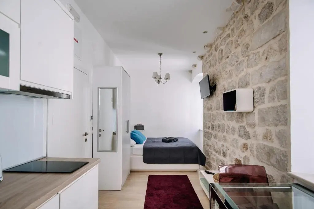 AMOROZO APARTMENTS by DuHomes