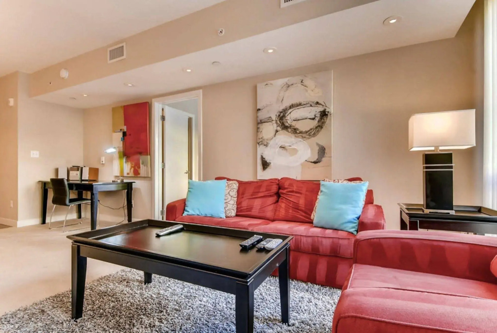 Global Luxury Suites at Tiverton Ave