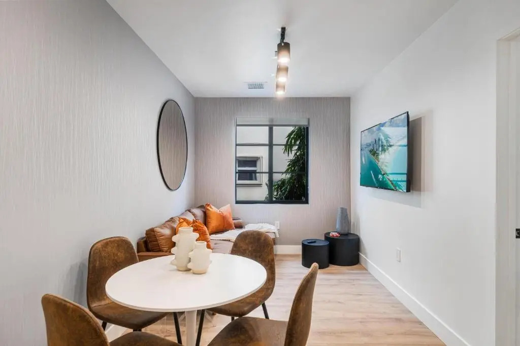 Lux Retreat By Renzzi