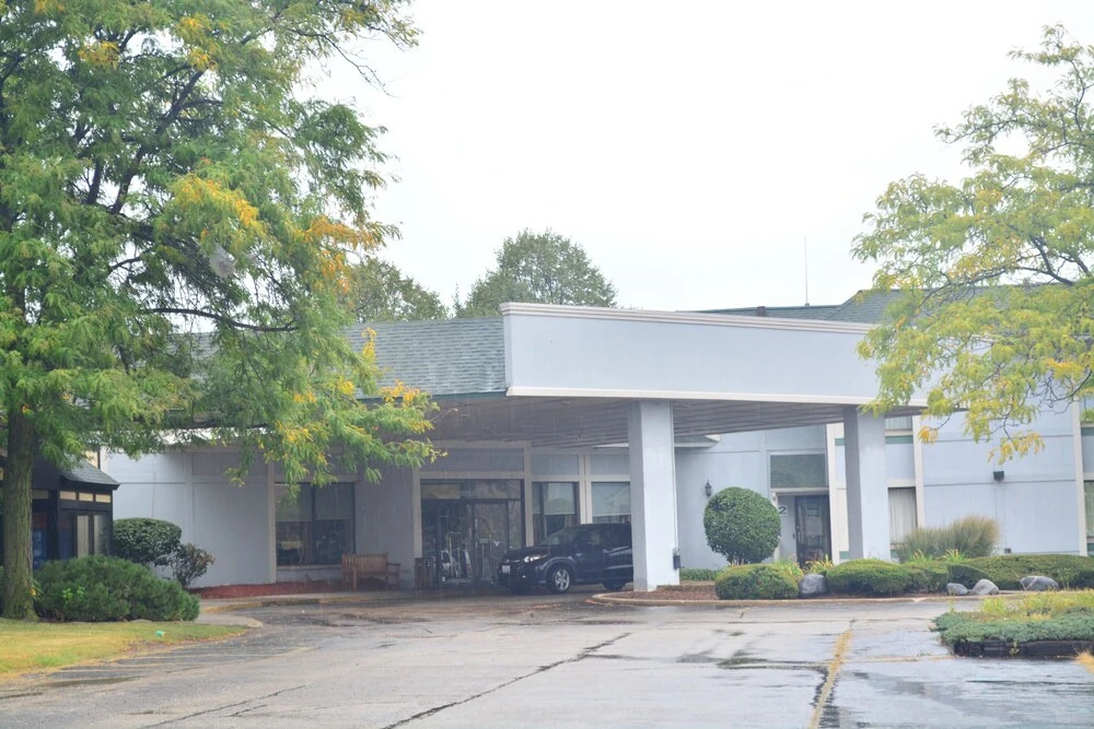 Elk Grove Hotel