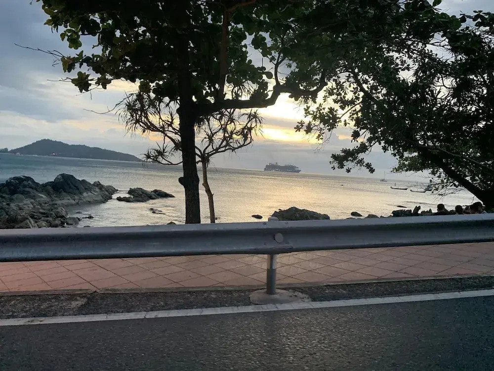Bangla Thai  Escape 7-10 min walk