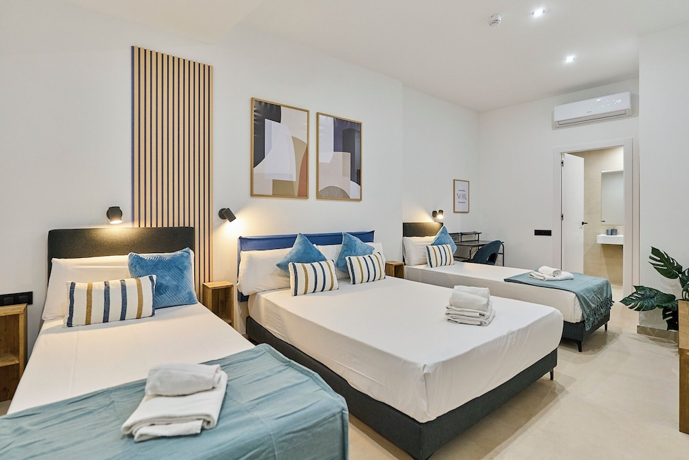 Sant Adrià Urban Suites by gaiarooms
