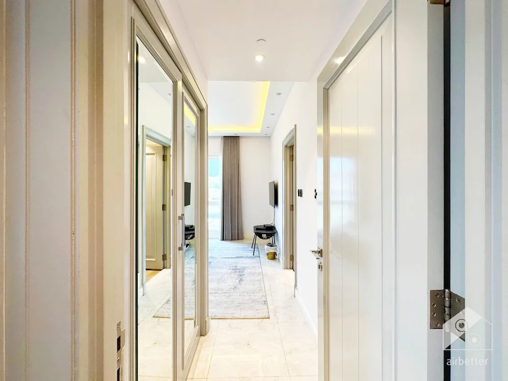 Luxurious Apartment With Iconic Burj View