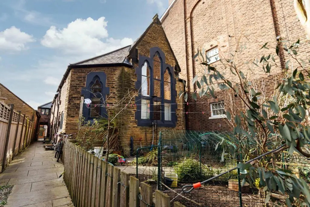 Air Host and Stay - The Scouse House - Quirky 2 bedroom mews house mins from Sefton Park