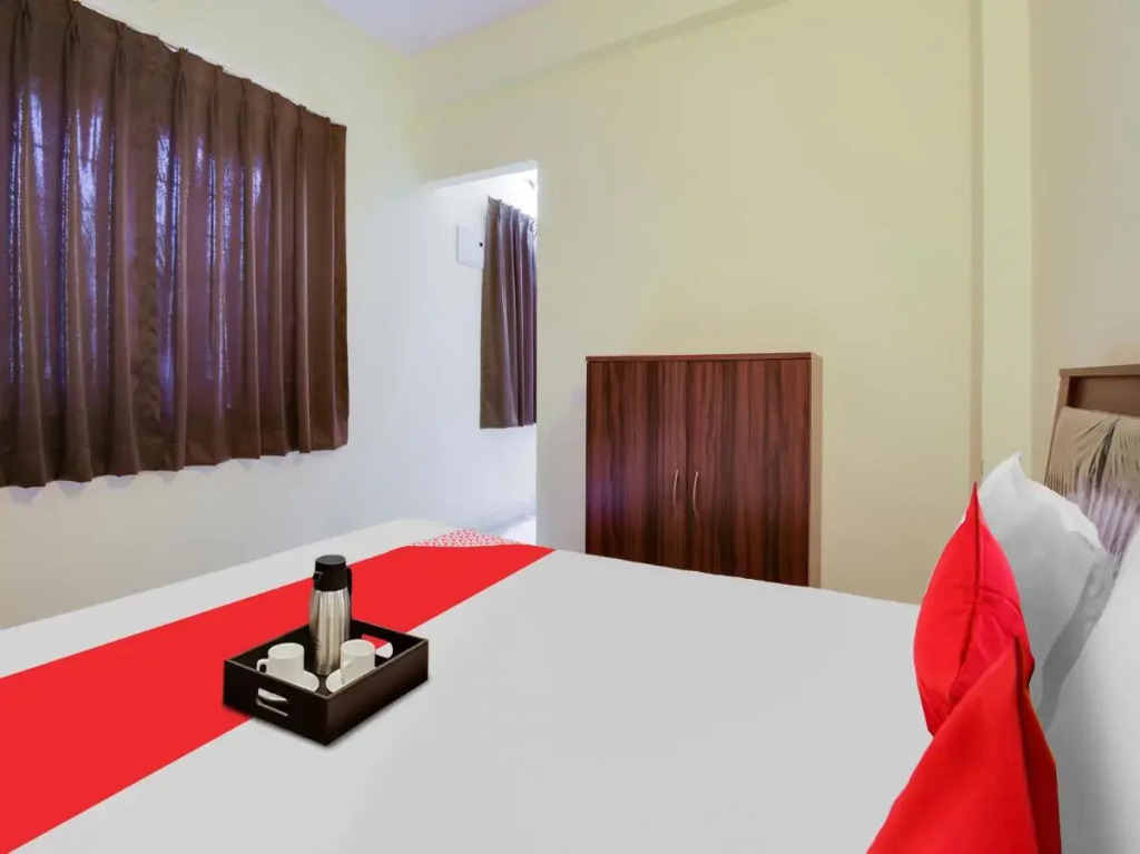 OYO Flagship 70262 Hotel River Wood