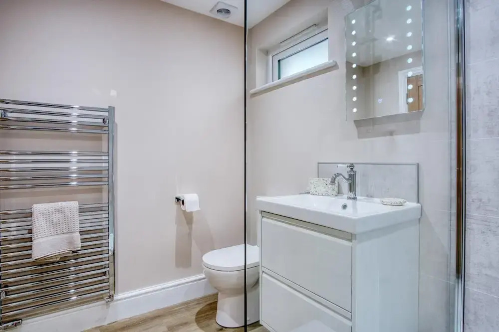 Waterfront 2 - 2 Bedroom Apartment - Wisemans Bridge