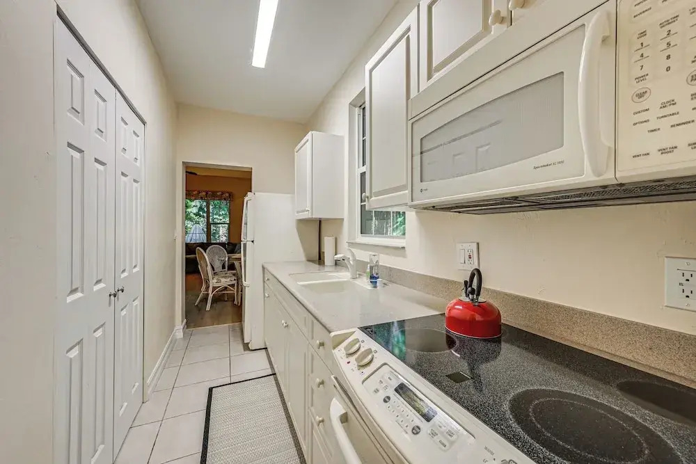 3 Mi to 5th Ave South: Quiet Getaway w/ Garden